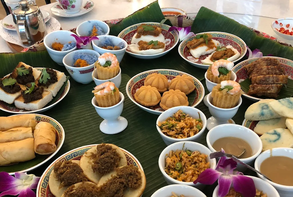 Online Food Delivery in Singapore: Why Going Local Beats Fast Food